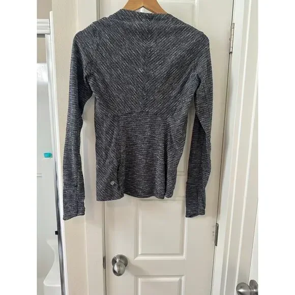 Lulu lemon athletic top - Picture 2 of 3